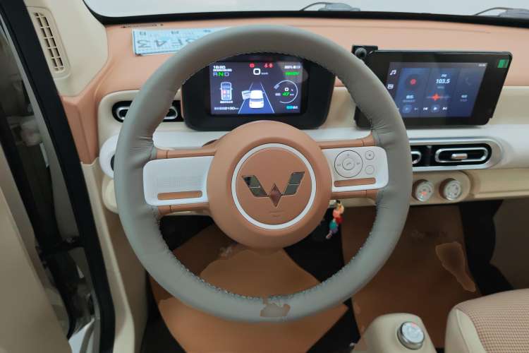 Used Wuling Hongguang MINIEV 2024 3rd Generation 215km Advanced Version
