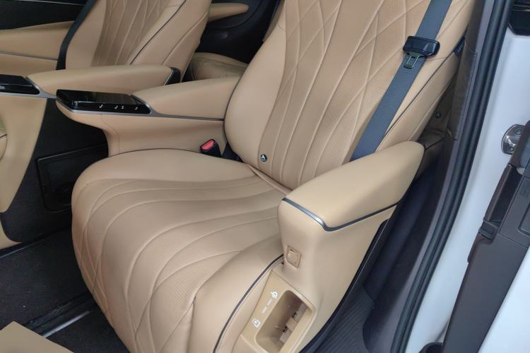 Used Denza D9 2024 DM-i 970 Luxury Model