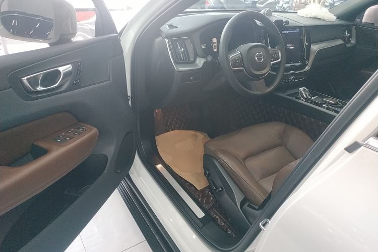 Used Volvo XC60 2023 B5 4x4 Smart Luxury Edition
