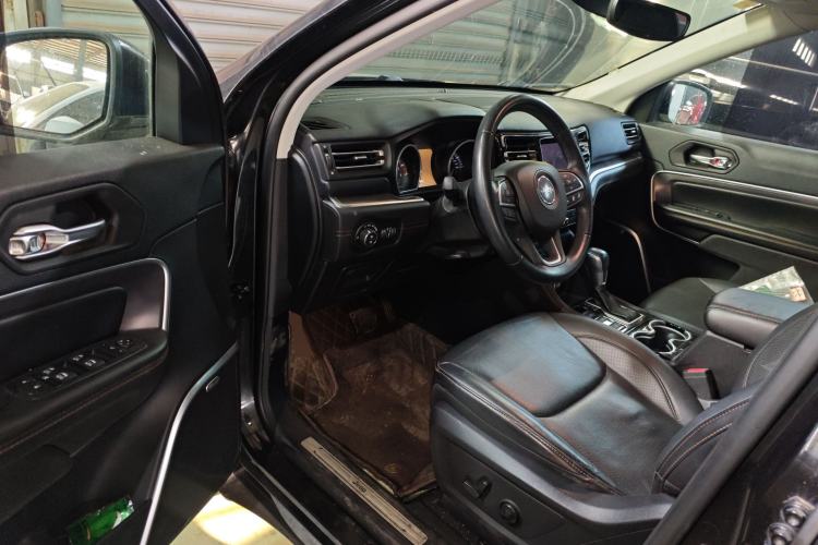 Used  Grand Commander 2018 2.0T Four-Wheel Drive Smart Enjoyment Version China V Emission Standard
