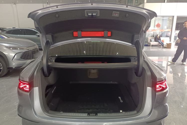 Used BYD Han 2022 EV Genesis Edition 715KM Front-Wheel-Drive Prestige Model
