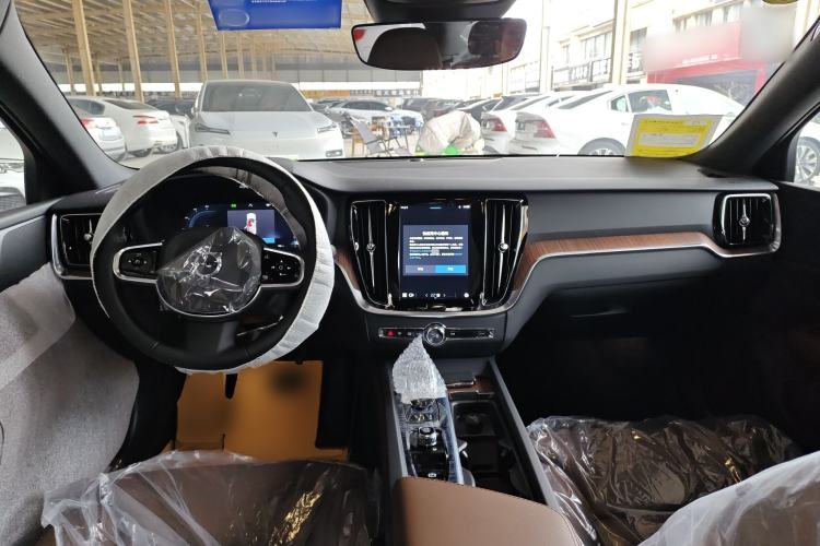 Used Volvo S60 2025 B4 Zhiyuan Luxury Edition
