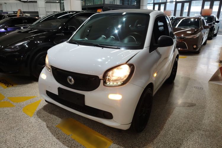 Used  fortwo 2015 1.0L 52 kW hardtop Dynamic version
