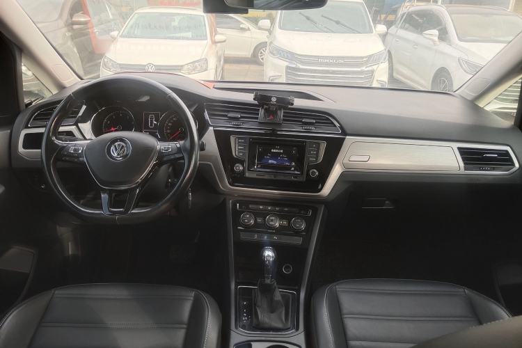 Used Volkswagen Touran 2016 Volkswagen Touran L 280TSI DSG Comfort Edition
