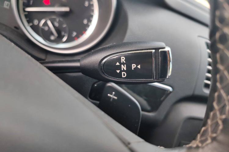 Used Mercedes-Benz R-Class 2017 R 320 4MATIC Business Edition Prestige Model