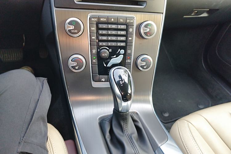 Used Volvo V60 2015 T5 Zhiya Edition
