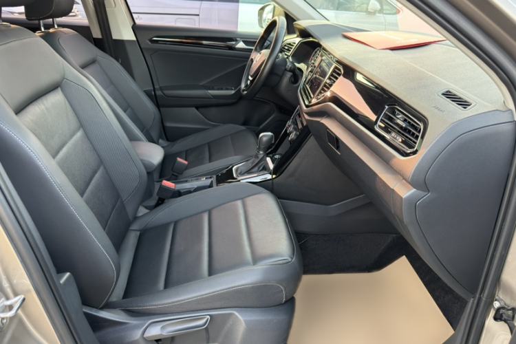 Used Volkswagen T-ROC 2019 280TSI DSG Two-Wheel Drive Comfort Version China VI Standard
