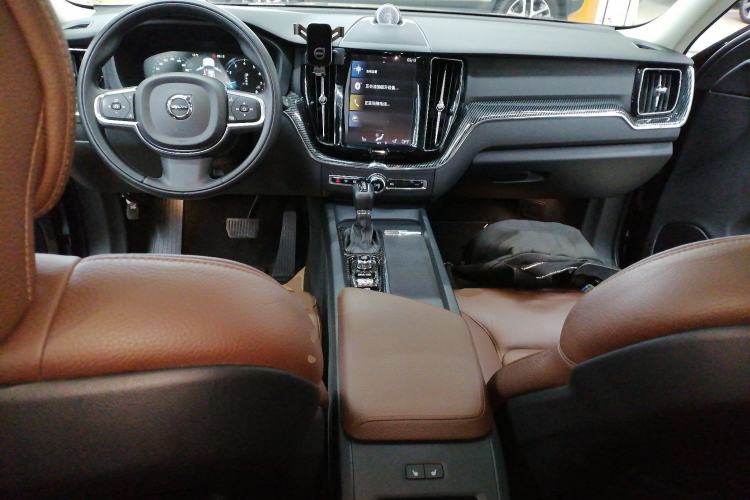 Used Volvo XC60 2019 T5 4x4 Zhiyuan Edition China VI Standard
