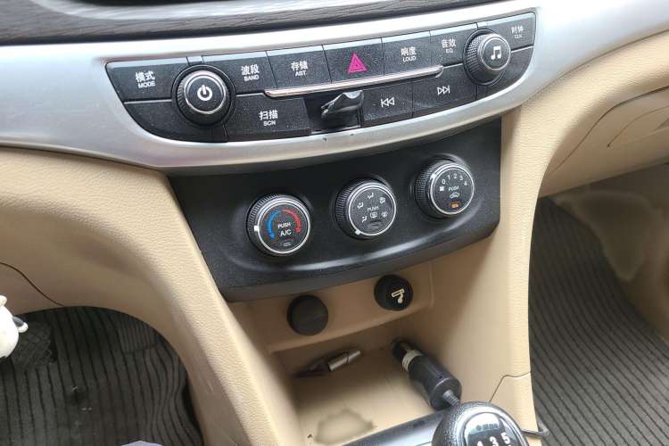 Used Baojun 730 2016 Revised 1.5L Manual Standard Version 7 Seats China V Emission Standard
