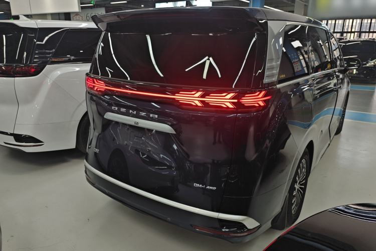 Used Denza D9 2022 DM-i 970 Four-Wheel Drive Flagship Model
