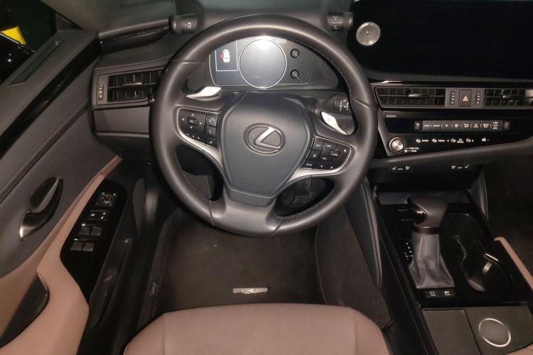 Used Lexus ES 2022 300h Excellence Edition
