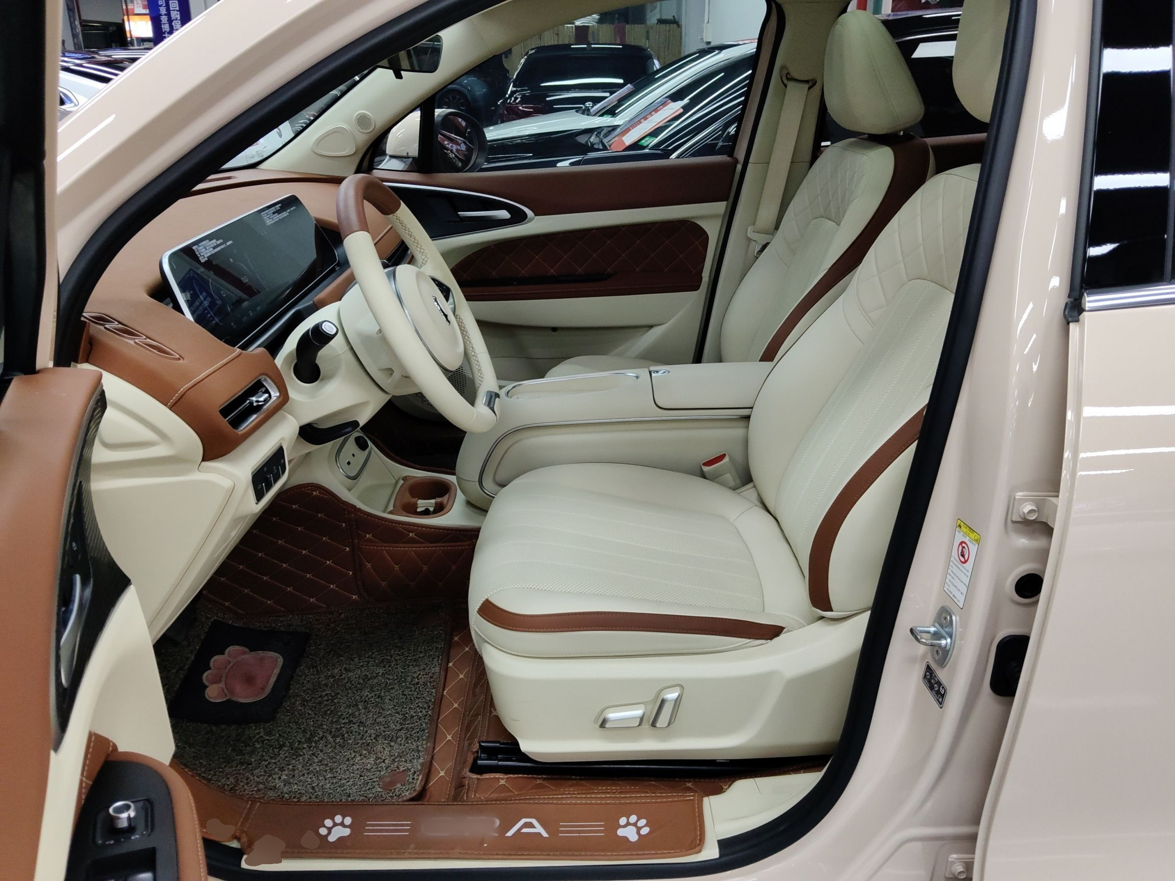 المقاعد الأمامية داخل السيارة