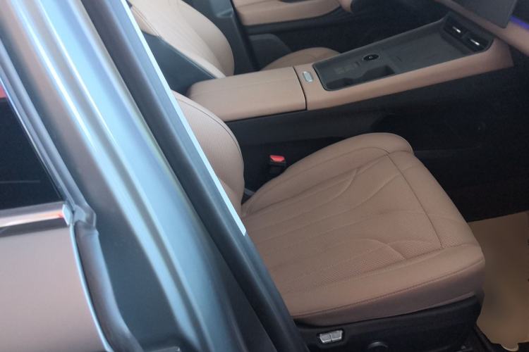 Used Chery Tiggo 8 L 2024 2.0T Two-Wheel Drive Prestige Version 5 Seats
