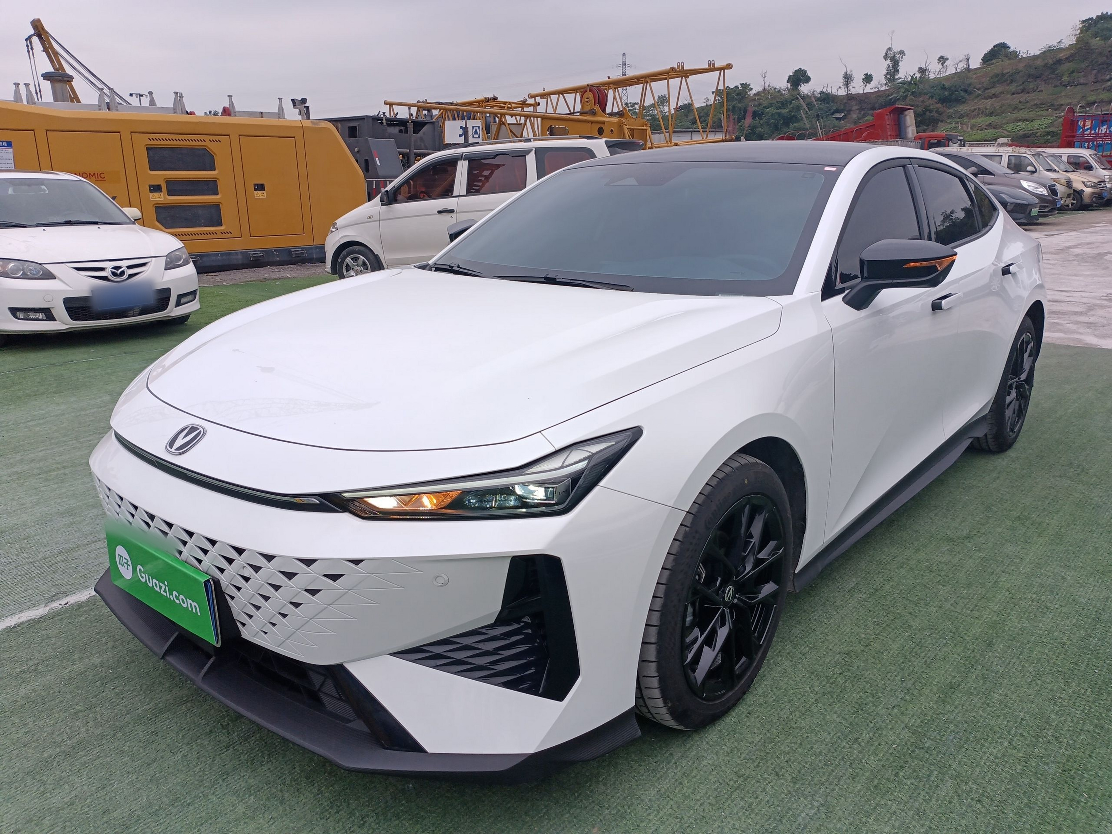 Под передней частью автомобиля