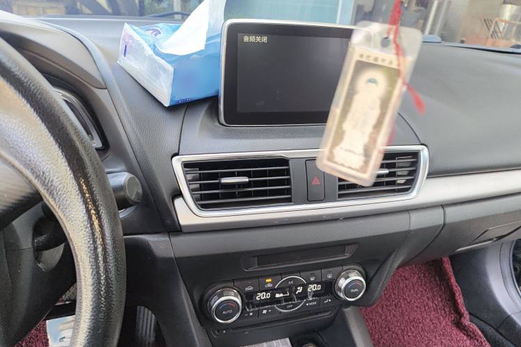 Used Mazda Mazda 3 Axela 2014 Sedan 1.5L Automatic Luxury Model
