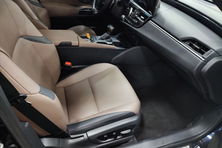 Used Lexus ES 2022 200 Excellence Edition
