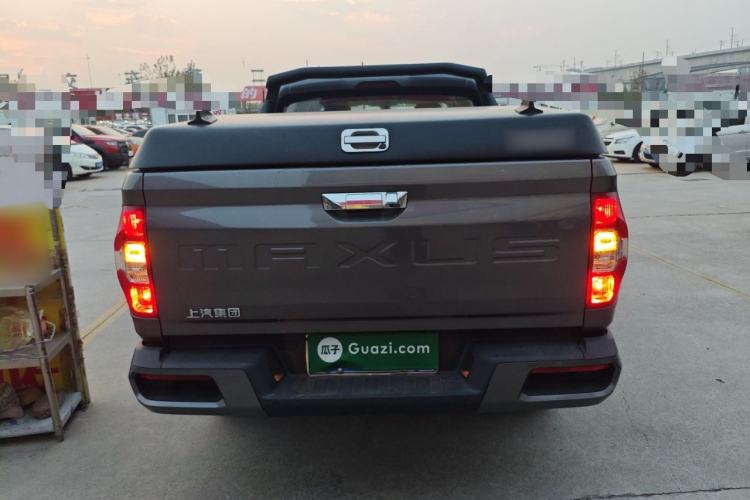 Used SAIC MAXUS T70 2021 2.0T Diesel Automatic Two-Wheel Drive Elite Version with Long Bed and High Ground Clearance
