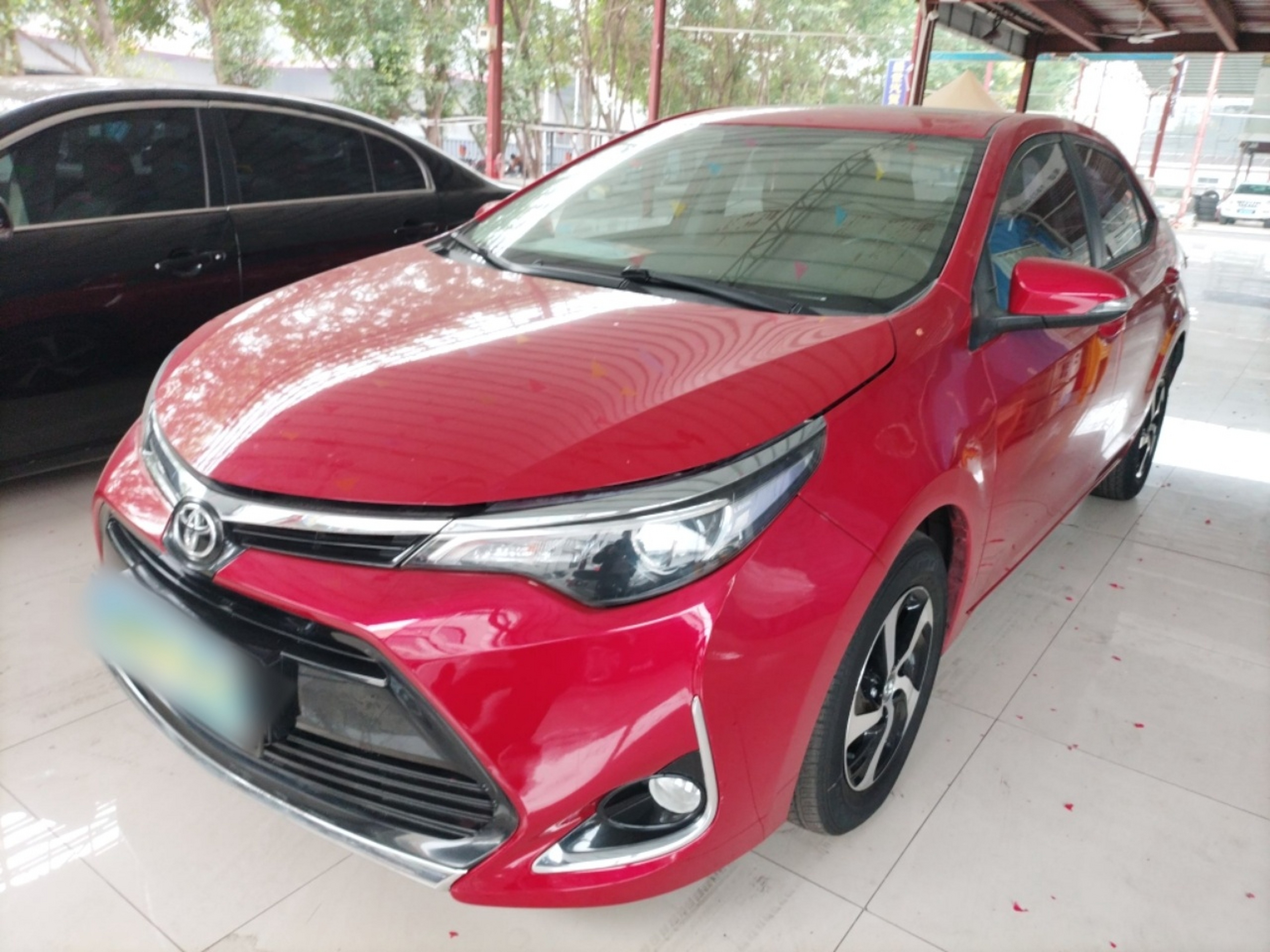 Под передней частью автомобиля