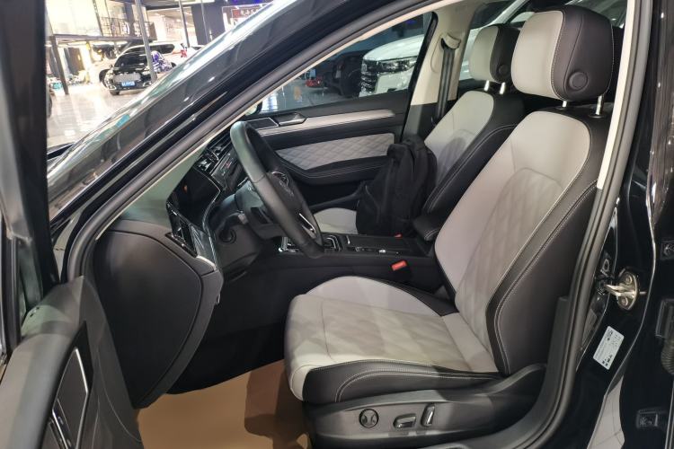 Used Volkswagen Magotan 2023 2 Million Units Limited Edition 330TSI DSG Leading Version
