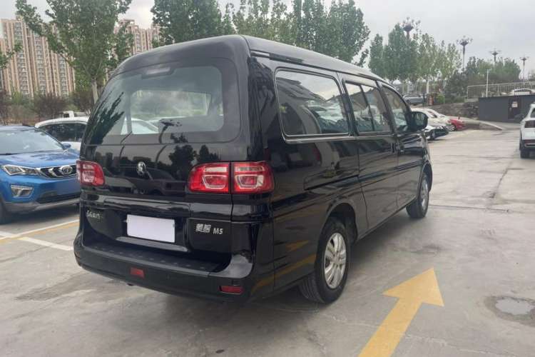 Used FORTHING Lingzhi 2022 M5L 1.6L Utility Model 7 Seats
