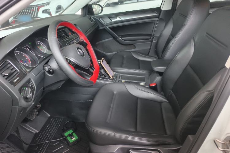 Used Volkswagen Golf 2017 1.6L Automatic Comfort Million-Vehicle Anniversary Edition
