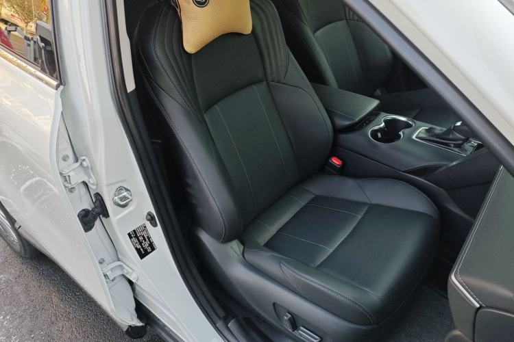 Used Toyota Harrier 2023 2.0L CVT Two-Wheel Drive Deluxe Edition