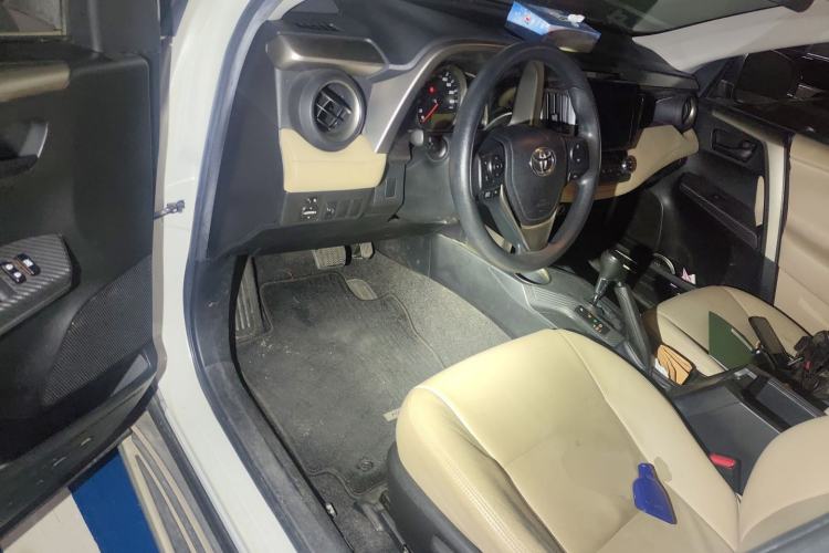 Used Toyota RAV4 2015 2.0L CVT Two-Wheel Drive Fashion Edition