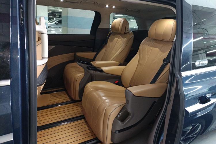 Used Denza D9 2022 EV 600 Four-Wheel Drive Prestige Model