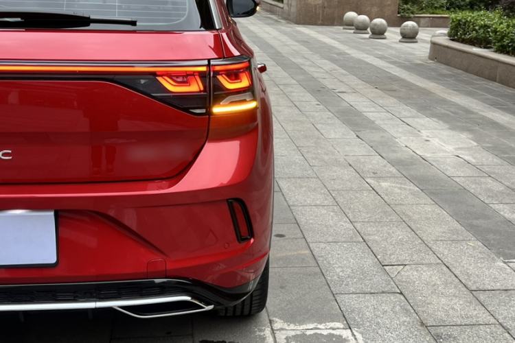 Used Volkswagen T-ROC 2023 300TSI DSG Two-Wheel-Drive Chen Guang Edition
