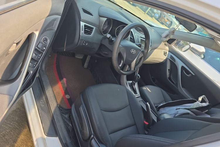 Used Hyundai Elantra 2016 1.6L Automatic Smart Version
