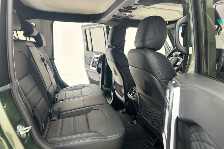 Used Beijing Auto BJ40 2018 PLUS 2.3T Automatic Four-Wheel Drive Premium Edition China V
