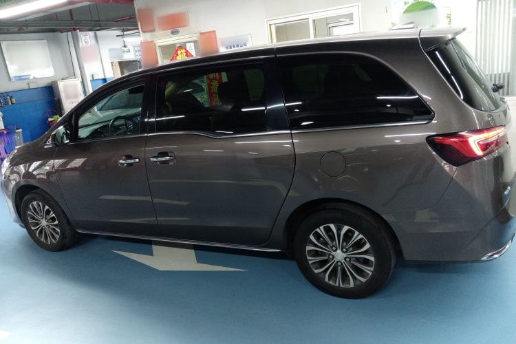 Used Buick GL8 2023 Facelifted Land Cruiser Executive Luxury Version
