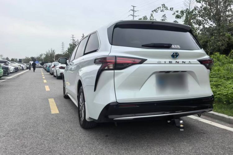 Used Toyota Sienna 2021 2.5L Hybrid Luxury Edition
