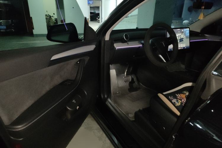 Used Tesla Model Y 2023 Long-Range All-Wheel-Drive Version
