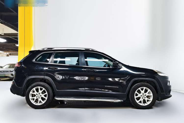 Used  Cherokee 2016 2.4L Leading Edition
