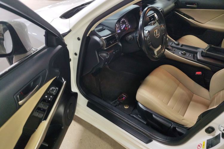 Used Lexus IS 2017 300 Leading Edition
