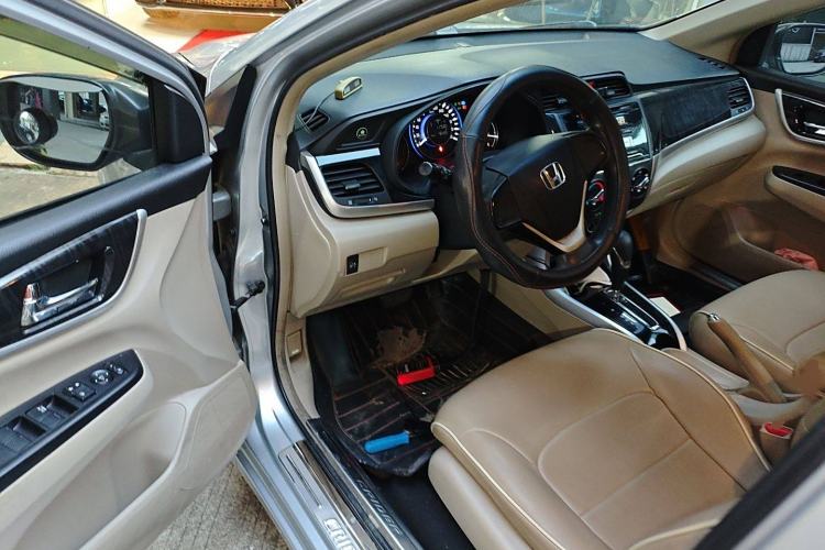 Used Honda Crider 2013 1.8L automatic comfort version
