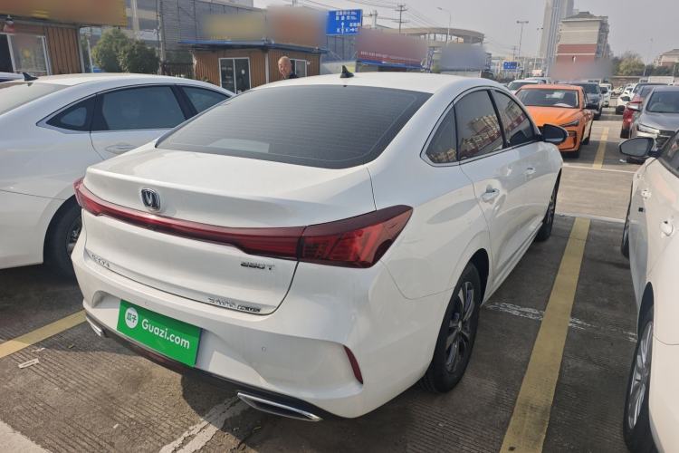 Used Changan Eado 2024 PLUS Blue Whale NE 1.4T GDI DCT High-Energy Edition
