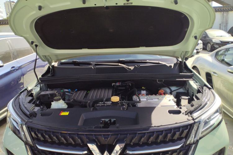 Used Wuling Asta 2022 2.0L DHT Electric-Speed Version
