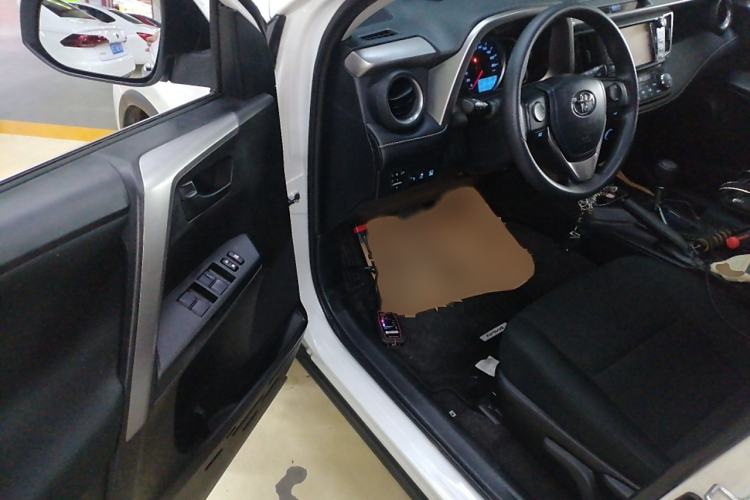 Used Toyota RAV4 2016 2.0L CVT Two-Wheel Drive Fashion Edition China V Standard
