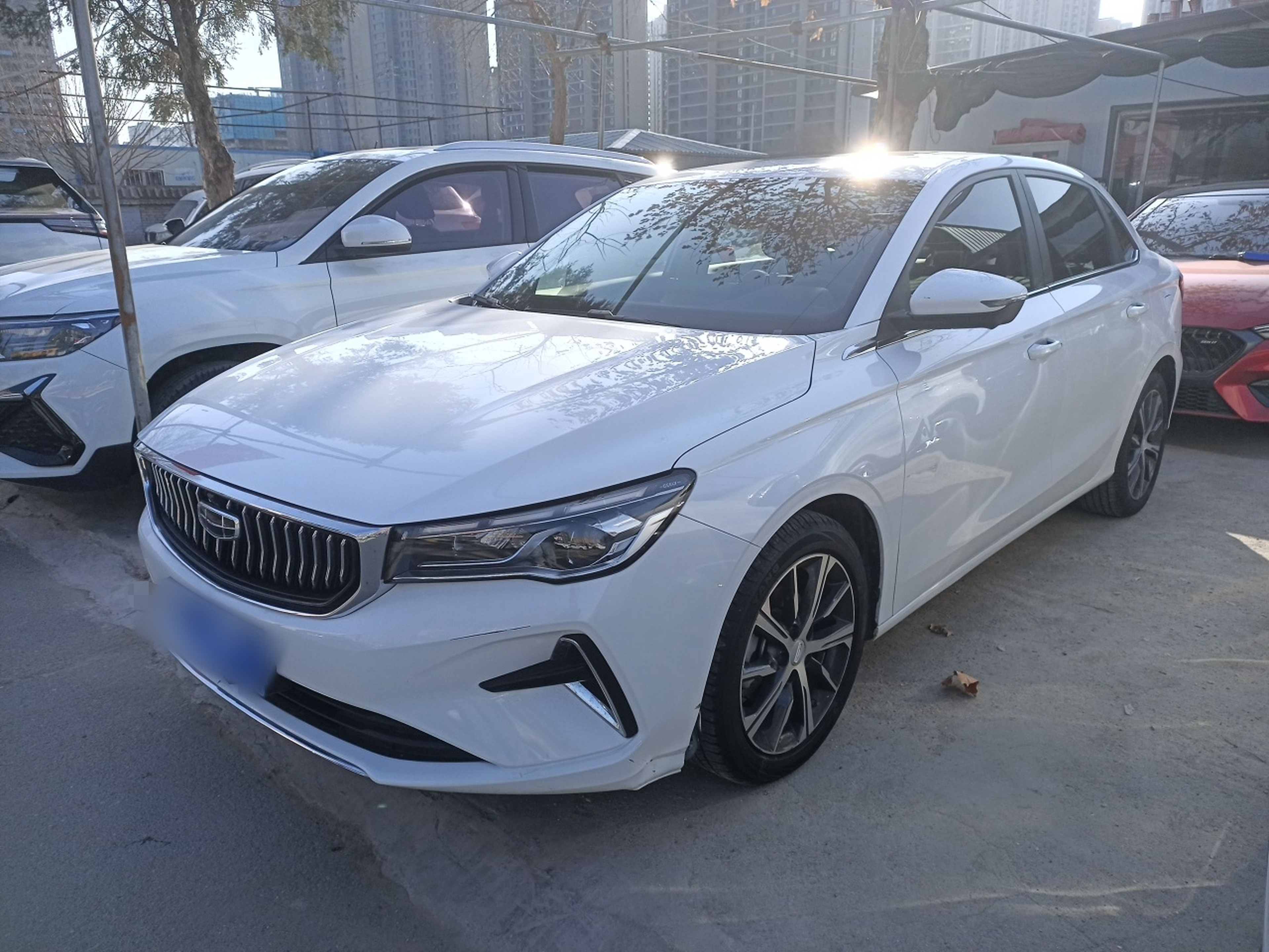 تحت مقدمة السيارة