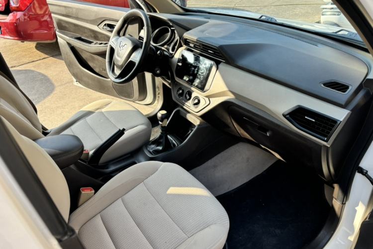 Used Wuling Hongguang 2019 1.5L S Standard Version China VI LAR