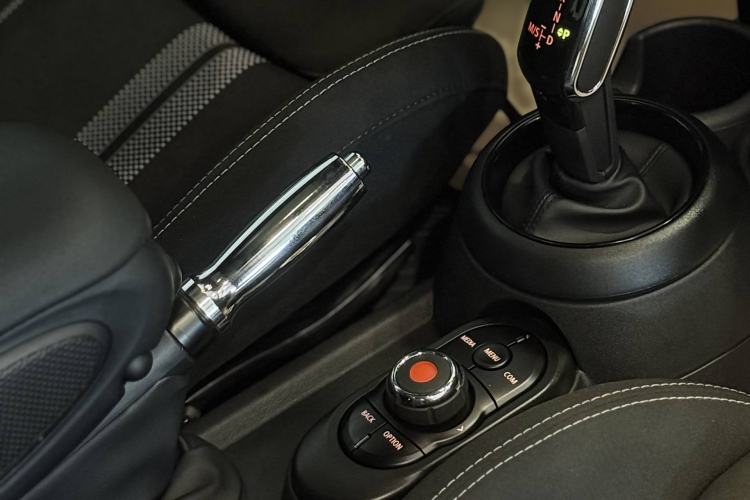 Used  MINI 2019 1.5T COOPER Artist Five-Door Edition
