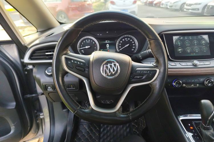 Used Buick GL6 2018 18T 6-Seater Luxury Model
