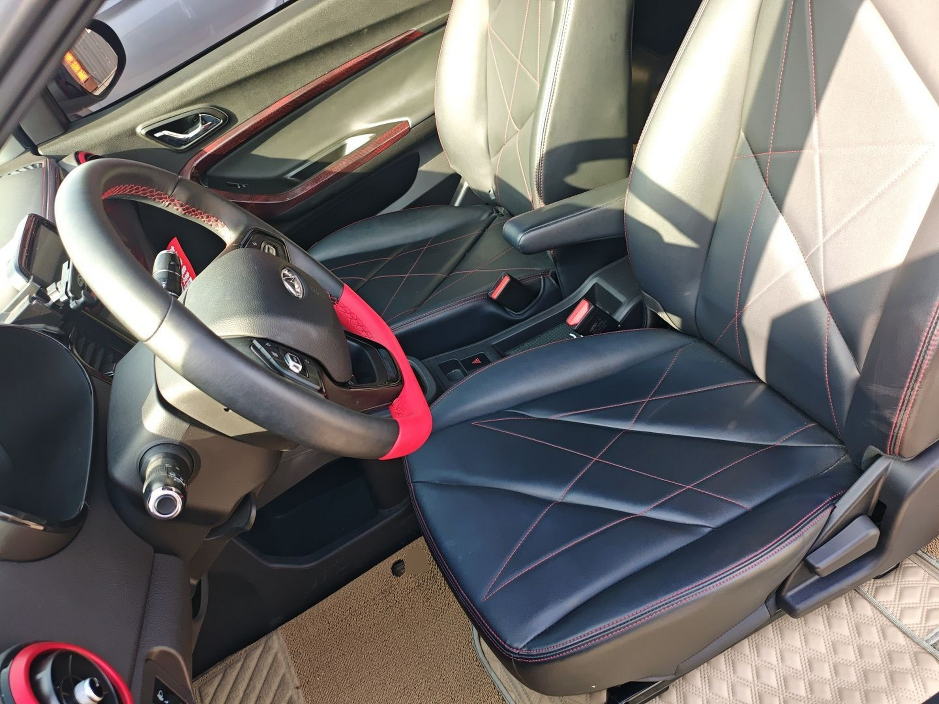 Переднее сиденье в автомобиле