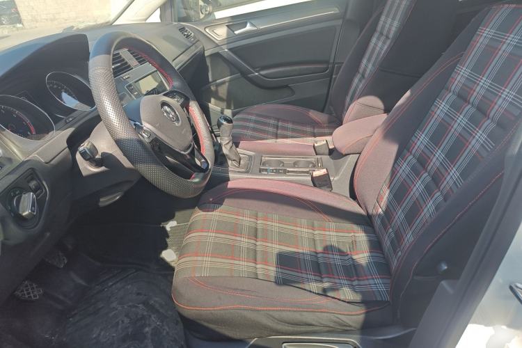 Used Volkswagen Golf 2016 230TSI Manual Comfort Version
