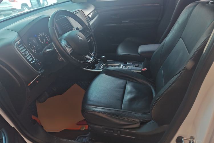 Used Mitsubishi Outlander 2018 2.4L 4x4 Luxury Edition 7-Seater