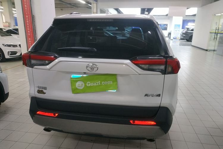 Used Toyota RAV4 2023 2.0L CVT Two-Wheel Drive 20th Anniversary Platinum Edition
