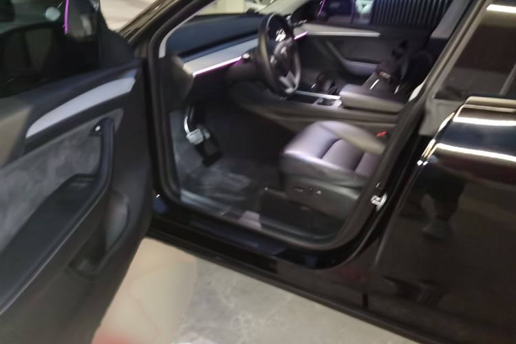 Used Tesla Model Y 2023 Rear-Wheel-Drive Version
