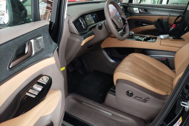 Used Denza D9 2022 DM-i 1040 Prestige Model